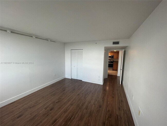 Building Photo - 650 West Ave
