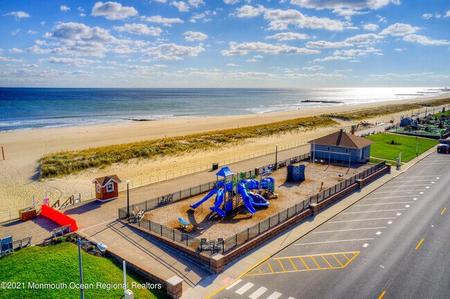 Building Photo - 1211 Ocean Ave N