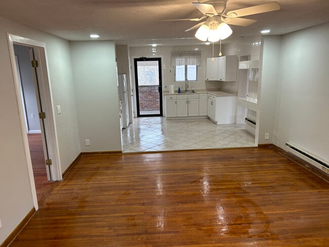 Building Photo - 120 N Main St