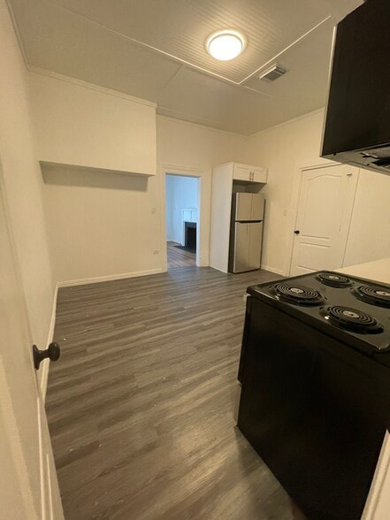 Building Photo - 5332 Lindsley Ave