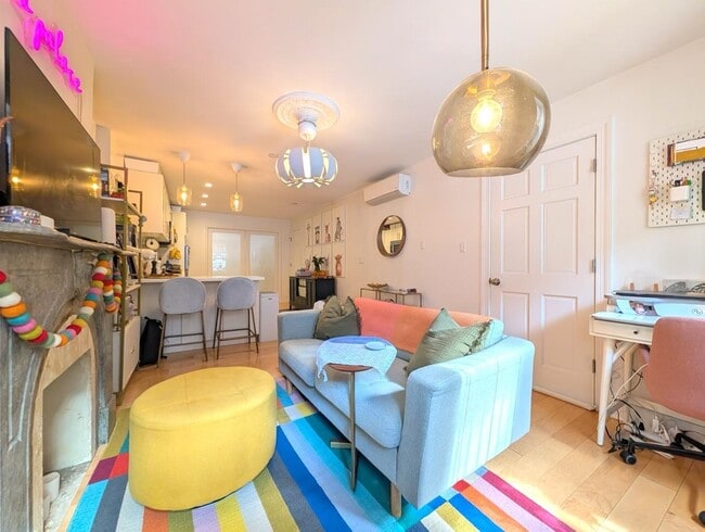 Building Photo - 332 York St