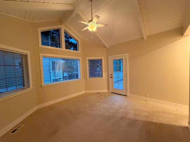 Building Photo - Dual Primary Suite's. 2 Bedroom / 2.5 Bathroom Single Level Home in NE Bend