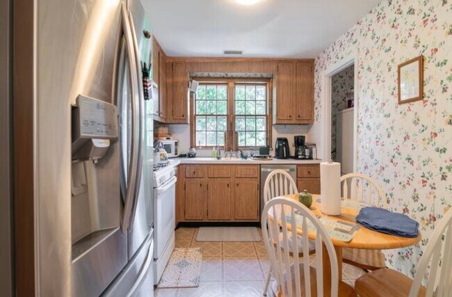 Building Photo - 76 Bay Rd