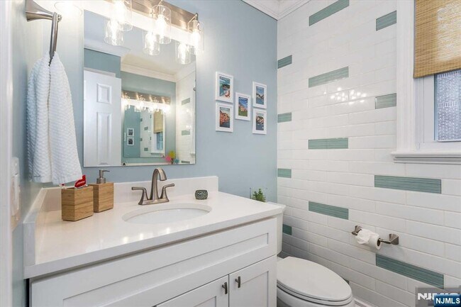 Building Photo - 354 Plaza