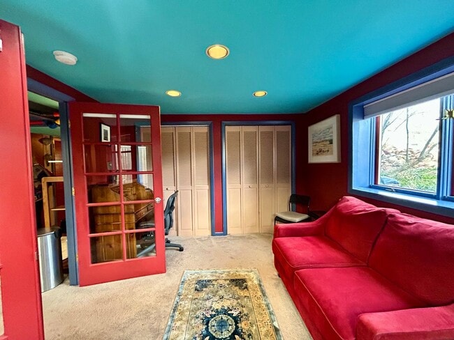 Building Photo - Furnished 2 Bedroom Garden Level Apartment in Upper Table Mesa Near Bear Creek Park