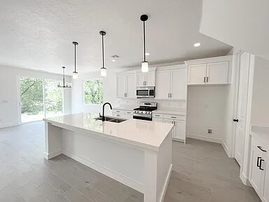 Building Photo - 366 Forty