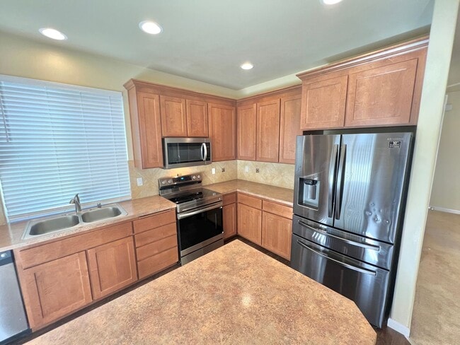 Building Photo - MOVE IN READY: 4bd 2.5ba 2,086 sq ft