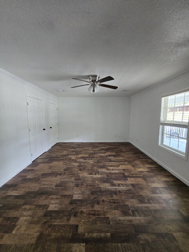 Building Photo - Oversized ONE Bedroom *HALF OFF YOUR FIRST MONTH*