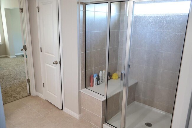 Building Photo - 11500 Maple Leaf Way