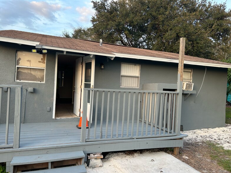 Building Photo - 211 Jane Ave