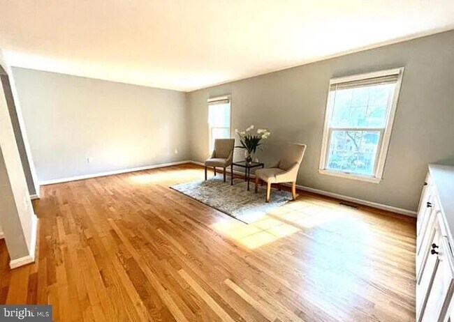 Building Photo - 6633 McLean Ct