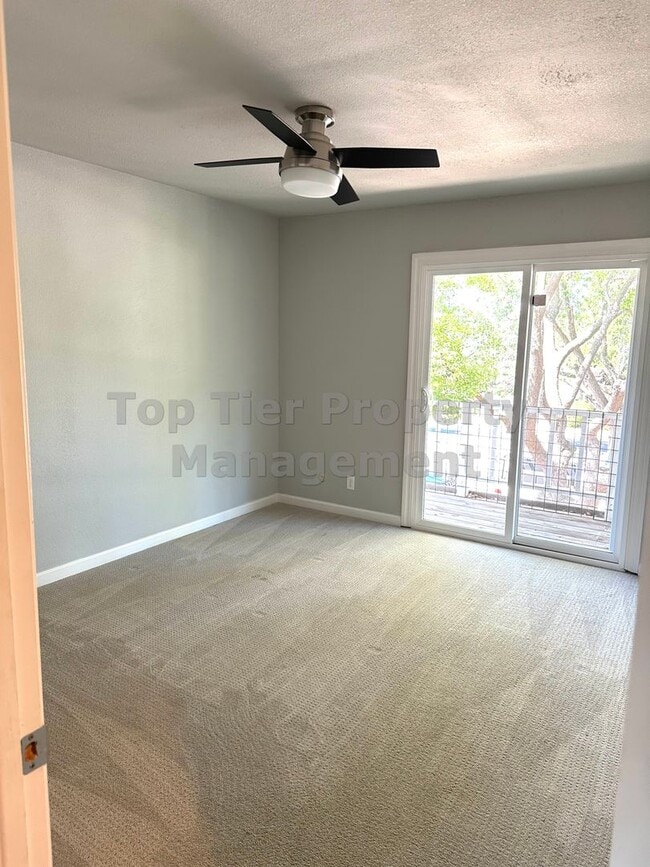 Building Photo - Beautiful and spacious 4 Bed/ 2.5 Bath/ 2,...
