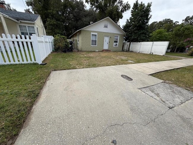 Building Photo - 638 Columbia St