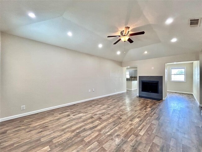 Building Photo - 1306 Troy Ln