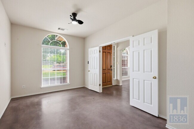 Building Photo - 2217 Speidel Dr