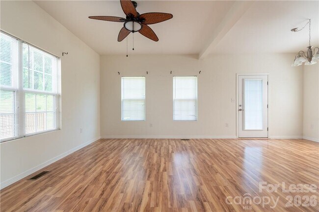 Building Photo - 108 Lookout Point Pl