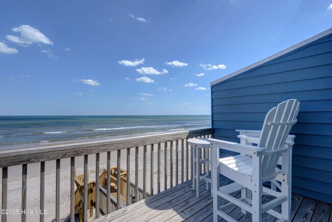 Building Photo - 3946 Island Dr
