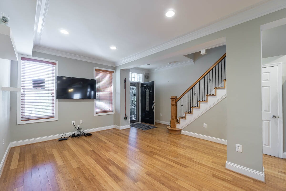 Building Photo - 503 Columbia Rd NW