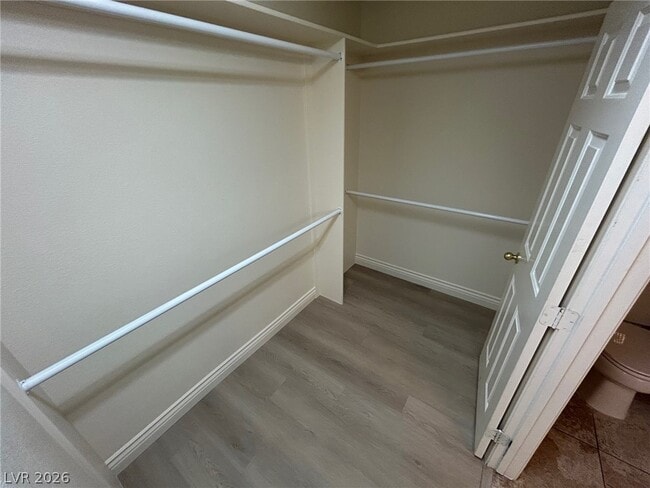 Building Photo - 907 Majestic Oak St