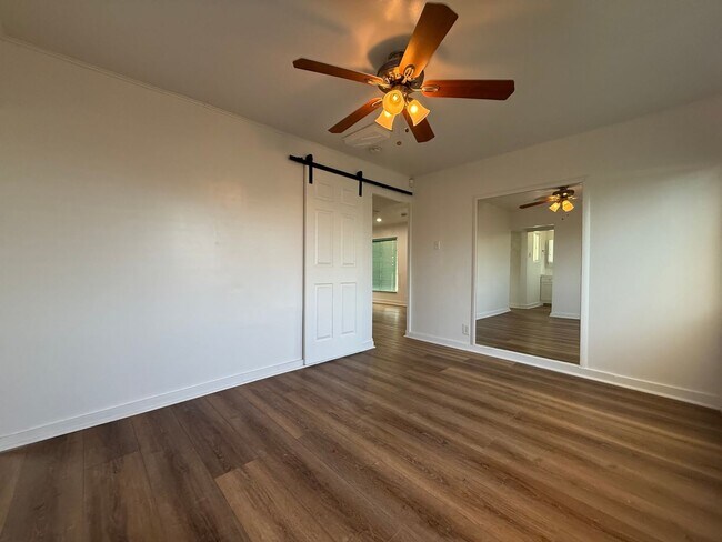 Building Photo - Charming updated home!