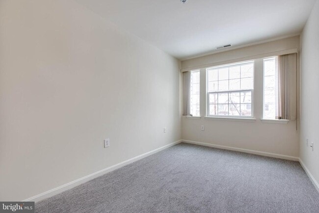 Building Photo - 8399 Montgomery Run Rd