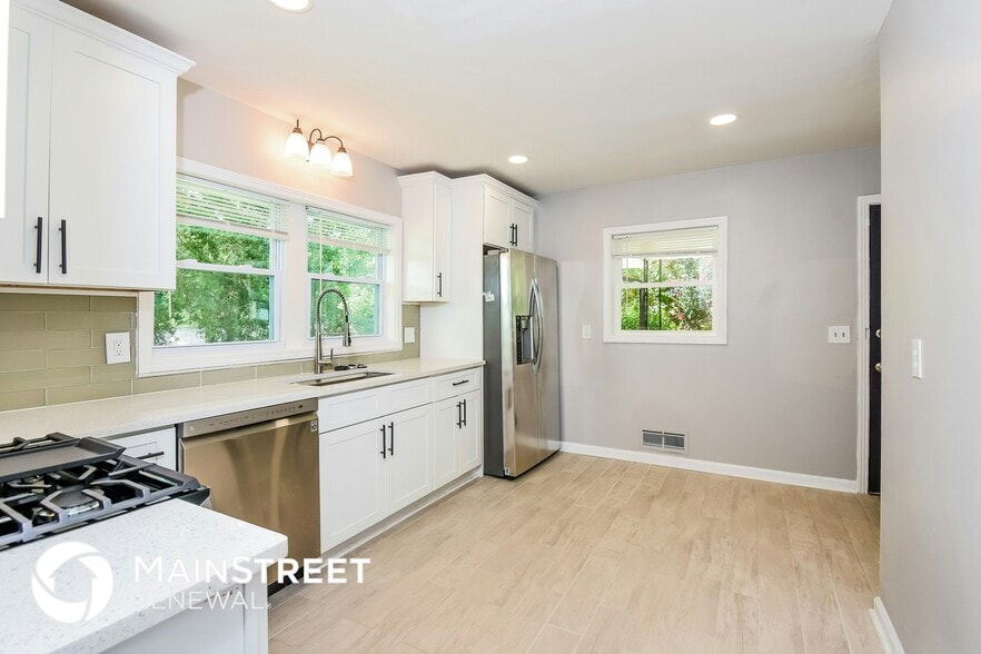 Building Photo - 983 Overbrook Cir