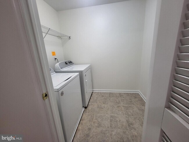 Building Photo - 284 Flagstone Rd