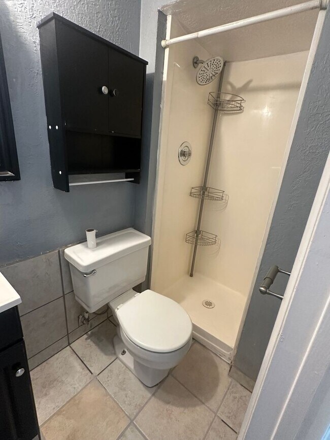 Building Photo - Beautiful 4-Bedroom, 2-Bath Home with Classic Layout and Large Yard