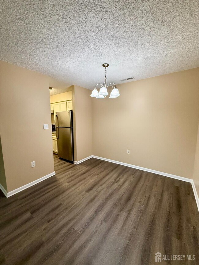 Building Photo - 5205 Ravens Crest Dr