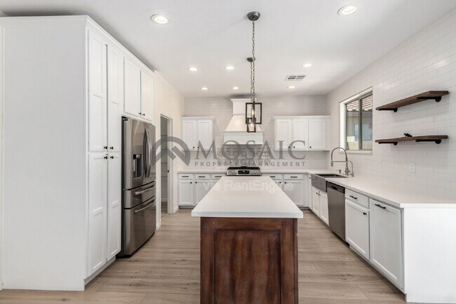 Building Photo - 44196 Askew Dr