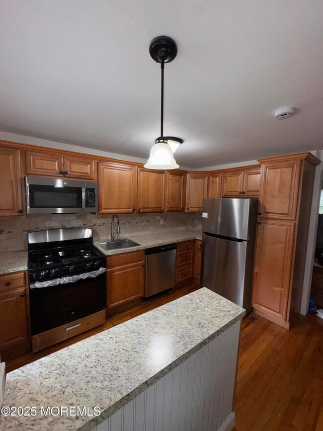 Building Photo - 146 Manor Dr