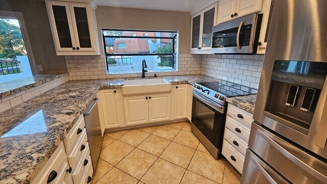 Building Photo - CESPED - AMAZING VIEWS, LUXURY UPDATED 4 BR HOME IN TIERRASANTA