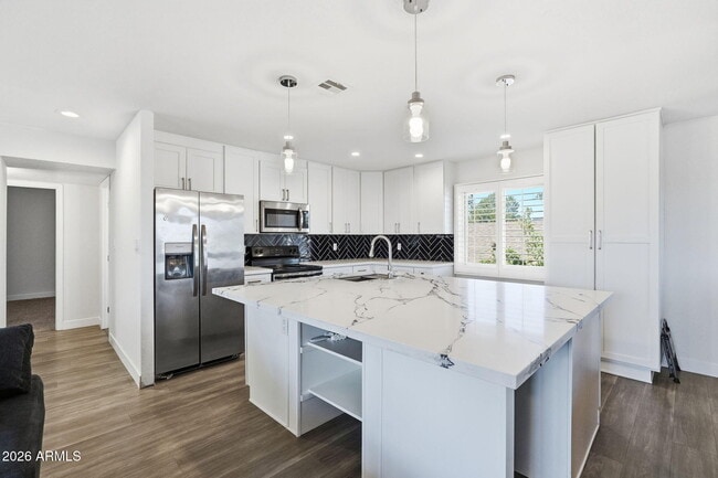 Building Photo - 1628 E Hermosa Dr