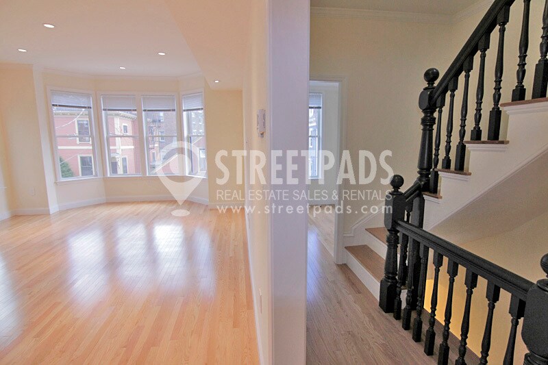 Building Photo - 15 Langdon St