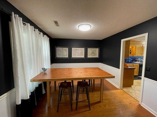 Building Photo - 350 Katydid St