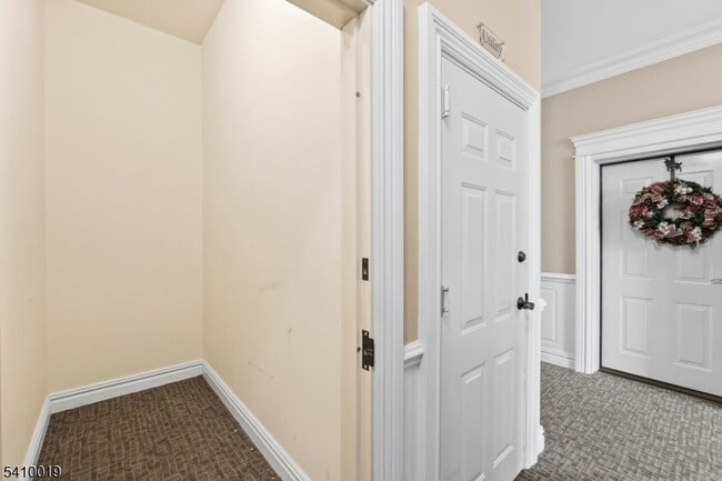 Building Photo - 33 Forest Ave