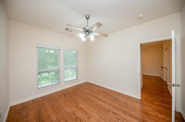 Building Photo - 7103 Windwater Lagoon Dr