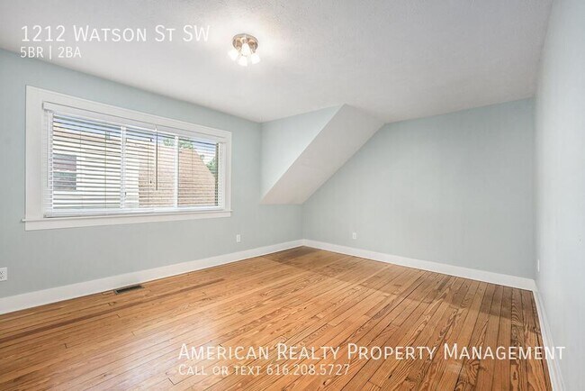 Building Photo - 1212 Watson St SW