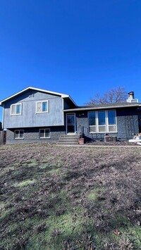 Building Photo - Quiet Cul De Sac 4 bed / 3 bath in Spokane...