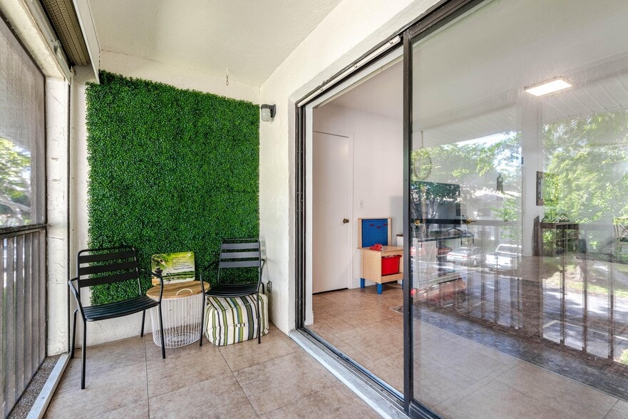 Building Photo - 9930 Pineapple Tree Dr