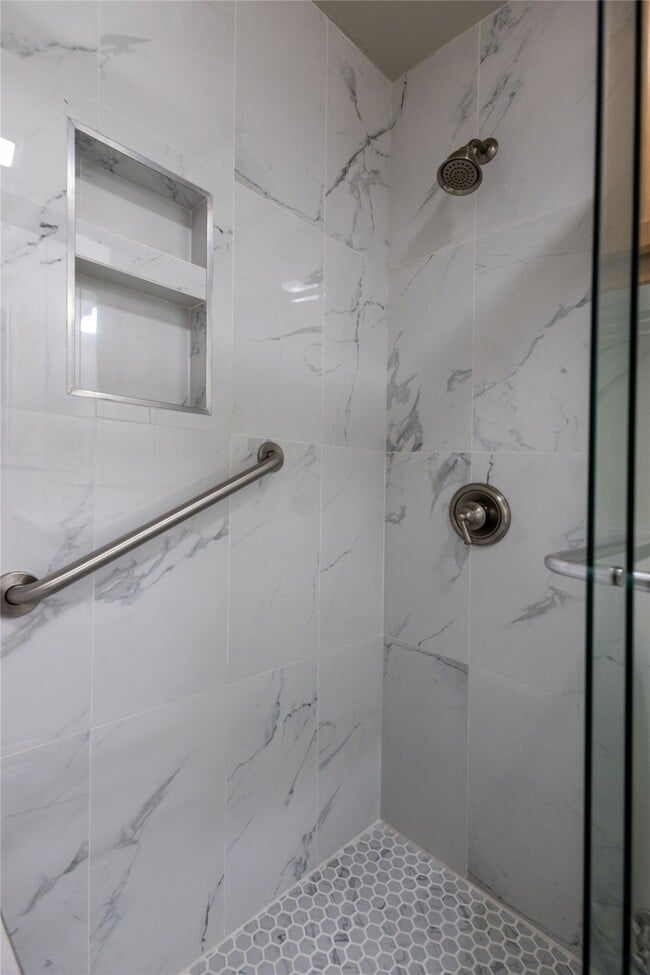 Building Photo - 1834 Roberts Ave