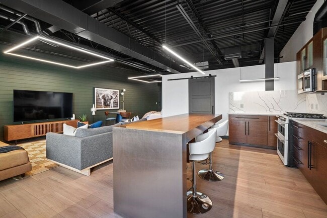 Building Photo - Stunning Fully Furnished Condo in Downtown...