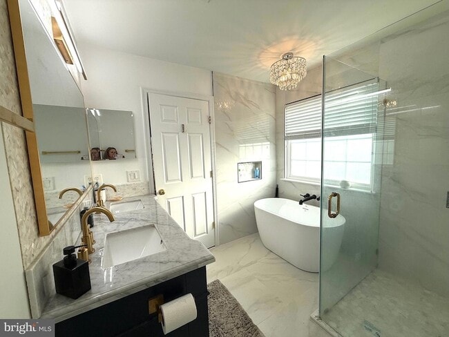 Building Photo - 21201 Sundial Ct