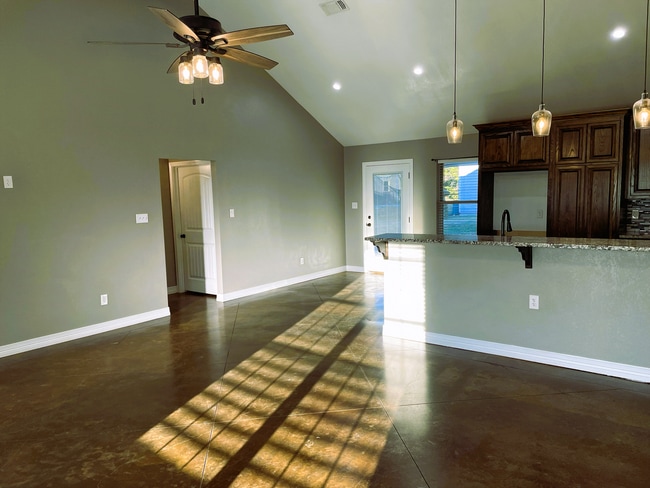 Building Photo - 713 Overlook Dr