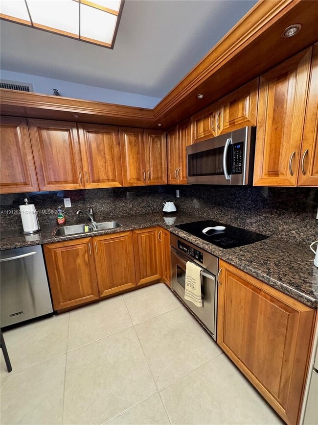 Building Photo - 3530 Mystic Pointe Dr