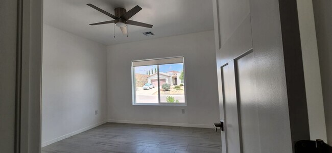 Building Photo - 3049 Chippewa Summit