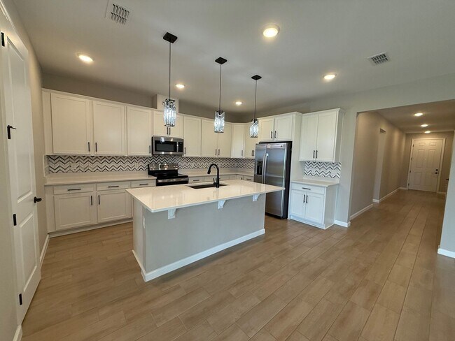 Building Photo - 4/3 Clermont Spacious Home