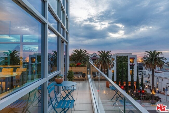 Building Photo - 1705 Ocean Ave