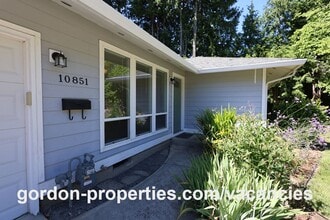 Building Photo - 10851 SE Garrett Dr