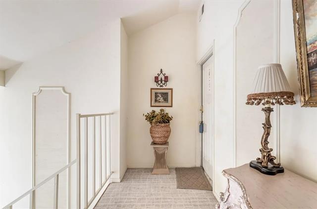 Building Photo - 10416 High Hollows Dr